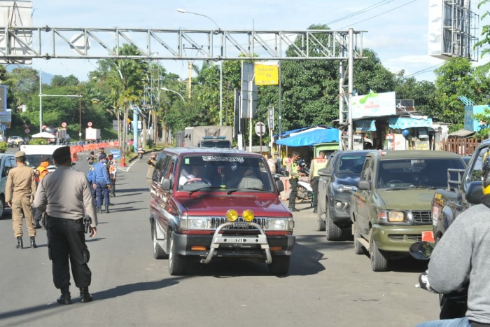 Sejumlah kendaraan diputarbalikan kembali karena mereka tidak memiliki hasil rapid tes Antigen, pada Kamis, 24 Desember 2020. /Dok. Humas Polres Bogor