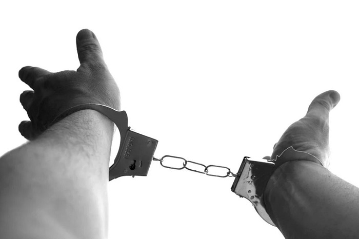 Ilustrasi Tersangka Tahanan diborgol. /Pixabaya.com/KlausHausmann.