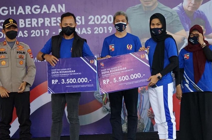 Pemkot Bogor memberikan Penghargaan kepada 14 Insan Olahraga dan 4 pelatih berprestasi 2020. /Instagram.com/@pemkotbogor.
