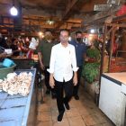 Presiden Joko Widodo saat blusukan di Pasar Cibinong, Kabupaten Bogor. (Biro Pers Sekretariat Presiden/Lukas)