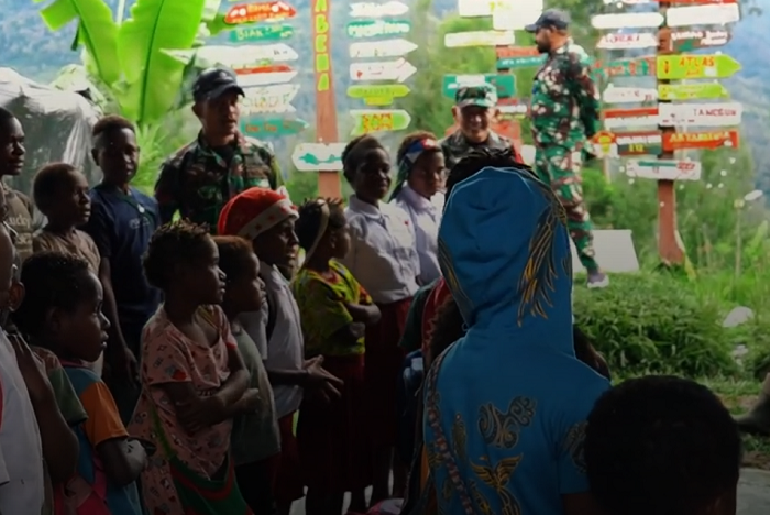 Warga Distrik Homeyo Papua Tengah menyambut bahagia program Makan Bergizi Gratis (MBG) yang diinisiasi oleh Presiden RI Prabowo Subianto. (Dok. Tim Media Prabowo)