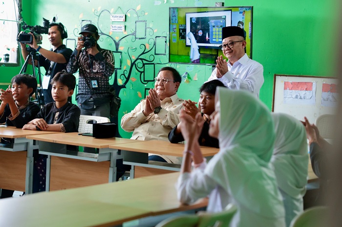 Presiden RI Prabowo Subianto dalam acara peringatan Hari Pendidikan Nasional 2025 di SDN Cimahpar 5. (Dok. Tim Media Prabowo)

