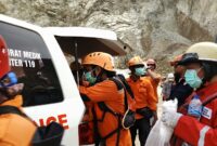 Proses pencarian terhadap korban longsor tambang galian C Gunung Kuda, Kabupaten Cirebon(Dok. Basarnas)

