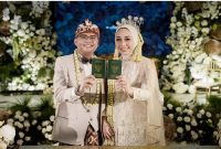2. Pernikahan anak Dedi & Karyoto di Garut makan korban jiwa. Ribuan warga ricuh demi hidangan gratis. (Instagram.com @maula_akbar08)