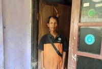 Maman (59), warga Rangga Mekar, Bogor Selatan, bertahun-tahun mengais rezeki sebagai pengangkut sampah tanpa pernah merasakan bantuan pemerintah.