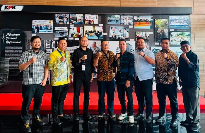 KPK mengapresiasi inisiatif PPWI Kabupaten Bogor dalam memperluas literasi antikorupsi melalui Pewarta Warga sebagai bagian dari penguatan partisipasi masyarakat dan pencegahan korupsi. Dukungan KPK terhadap program Diklat Antikorupsi PPWI Kabupaten Bogor diharapkan menjadi proyek percontohan nasional dalam membangun Pewarta Warga yang profesional, berintegritas, dan sadar hukum. (Dok. PWRI)
