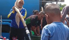 Tim gabungan menyisir desa-desa di Kabupaten Bogor selama 11 hari guna menyalurkan air bersih kepada masyarakat terdampak krisis air akibat musim kemarau yang berkepanjangan. (Dok. Dinsos Kabupaten Bogor)