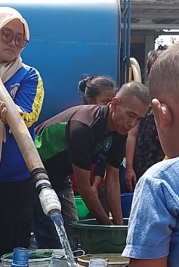 Kolaborasi Dinsos Kabupaten Bogor dan LAZ Rabbani Percepat Distribusi Air Bersih bagi Warga Terdampak Kekeringan