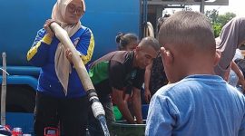 Tim gabungan menyisir desa-desa di Kabupaten Bogor selama 11 hari guna menyalurkan air bersih kepada masyarakat terdampak krisis air akibat musim kemarau yang berkepanjangan. (Dok. Dinsos Kabupaten Bogor)